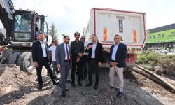 Başkan Özdemir, Ata Sanayi Sitesi'ndeki yol çalışmalarını inceledi