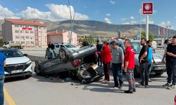 Niğde’de kontrolden çıkan otomobil takla attı