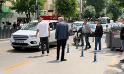 Bankalar Caddesi’nde motosiklet ile otomobil çarpıştı