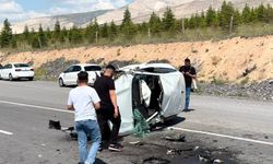 Niğde’de iki otomobil çarpıştığı feci kazada 5 kişi yaralandı