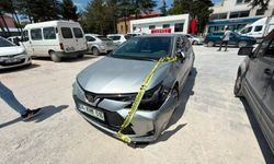 Cumhuriyet Meydanı’nda iki otomobil çarpıştı