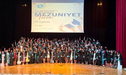 NÖHÜ İletişim Fakültesi’nde mezuniyet sevinci