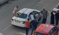 Niğde’de otomobil çöp konteynerine çarptı