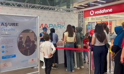 Niğde’de Temapark AVM’de vatandaşlara aşure ikramı