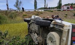 Takla atan otomobilde 2 kişi yaralandı