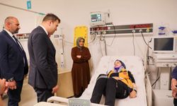 Vali Akmeşe, ambulans kazasında yaralananları ziyaret etti