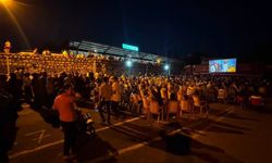 Gezen Sinema tırı Altunhisarlılarla buluştu