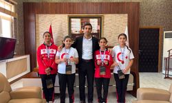 Kaymakam Kalkan'dan başarılı sporculara ödül