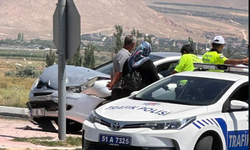 Niğde’de iki araç çarpıştı