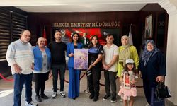 Polis çifte anlamlı veda