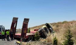 Tır şarampole devrildi: 1'i ağır 3 yaralı