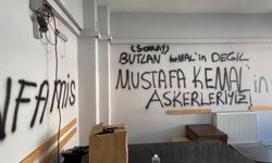 CHP Niğde İl Başkanlığı içine ve dışına yazılar yazıldı