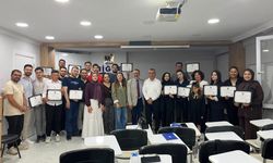 Muhasebe kursiyerleri sertifikalarını aldı
