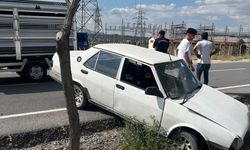 Niğde’de otomobil ağaca çarptı
