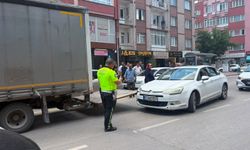 Niğde'de otomobil ile kamyonet çarpıştı