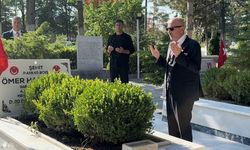 Dönemin Özel Kuvvetler Komutanı Aksakallı, Şehit Ömer Halisdemir'in kabrini ziyaret etti