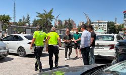 Niğde'de park alanında maddi hasarlı kaza