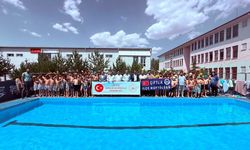 Çiftlik’te çocuklar yüzme öğreniyor
