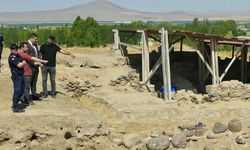 Kınık Höyüğü kazı çalışmaları incelendi