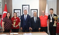 Niğdeli kick boksçuların başarısı değerlendirildi