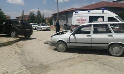 İki otomobil çarpıştı: 2 yaralı