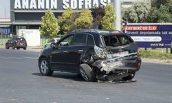 Yolcu minibüsü ile otomobil çarpıştı: 8 yaralı