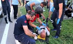 Sürücüsü rahatsızlanan servis minibüsü refüje çıktı: 6 yaralı