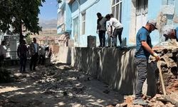 Altunhisar Belediyesi çevre düzenleme çalışmalarını sürdürüyor