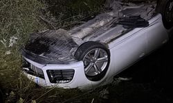 Çamardı’da otomobil şarampole devrildi: 2 yaralı