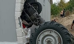 Traktör evin duvarını yıktı: 8 yaşındaki çocuk yaralandı