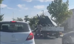 Niğde’de trafikte tehlike saçtı! Boru bir anda yola düştü