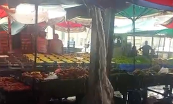 Niğde'de sağanak yağış pazarcılara zor anlar yaşattı