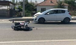 Otomobilin çarptığı motosikletin sürücüsü ağır yaralandı