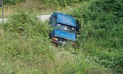 Otomobil şarampole devrildi: 2 yaralı