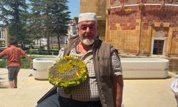 Niğde’de çekirdek mesaisi, talep satıcıyı sevindiriyor