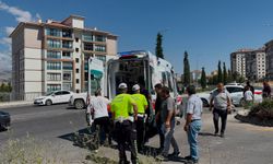 Niğde’de elektrikli motosiklet ile otomobil çarpıştı: 1 yaralı