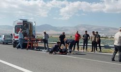 Niğde’de motosiklet bariyere çarptı: 1 yaralı