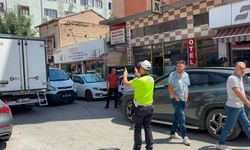 Niğde’de açılan kamyonet kapağı otomobile çarptı