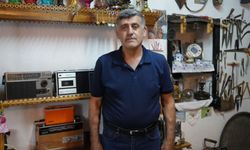 Babasından kalan radyoyla başladı, evinin altında müze kurdu