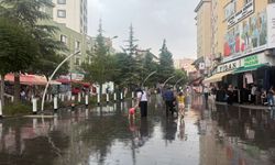 Ani sağanak Niğde’yi hazırlıksız yakaladı: Caddeler bir anda boşaldı