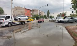 Niğde kanal boyunda zincirleme kaza: 4 araç birbirine girdi