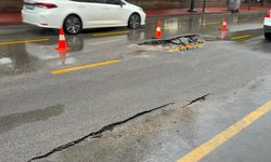 Süleyman Fethi Caddesi’nde yol çöktü