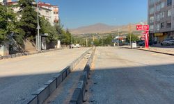 Niğde’de o yol ikiye ayrıldı