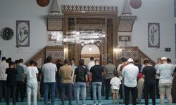 Niğde’de Mevlit Kandili’nde gençlerden anlamlı program