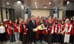 Vali Akmeşe, gönüllü gençlerin Niğde izlenimlerini dinledi