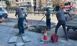 Niğde'de kaldırım taşları onarılıyor