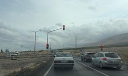 TIR’ın çarptığı trafik ışıkları onarıldı