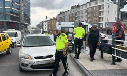 Kavşakta motosiklet ile otomobil çarpıştı: 1 yaralı