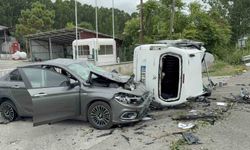 Yoldan çıkan araç havalanarak otomobilin üzerine düştü