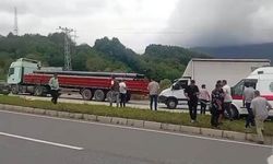 Ambulans tıra arkadan çarptı 1 kişi yaralı